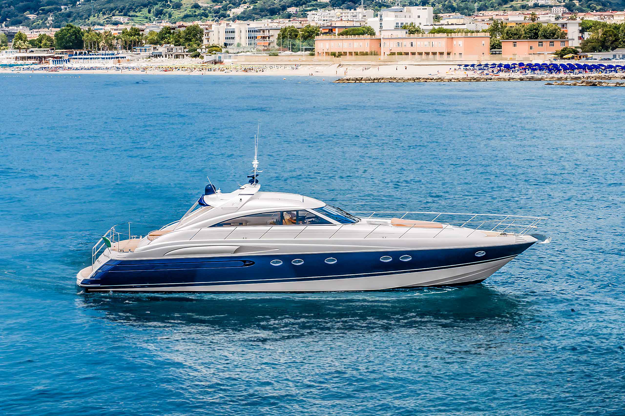 Noleggio Yacht Princess V65