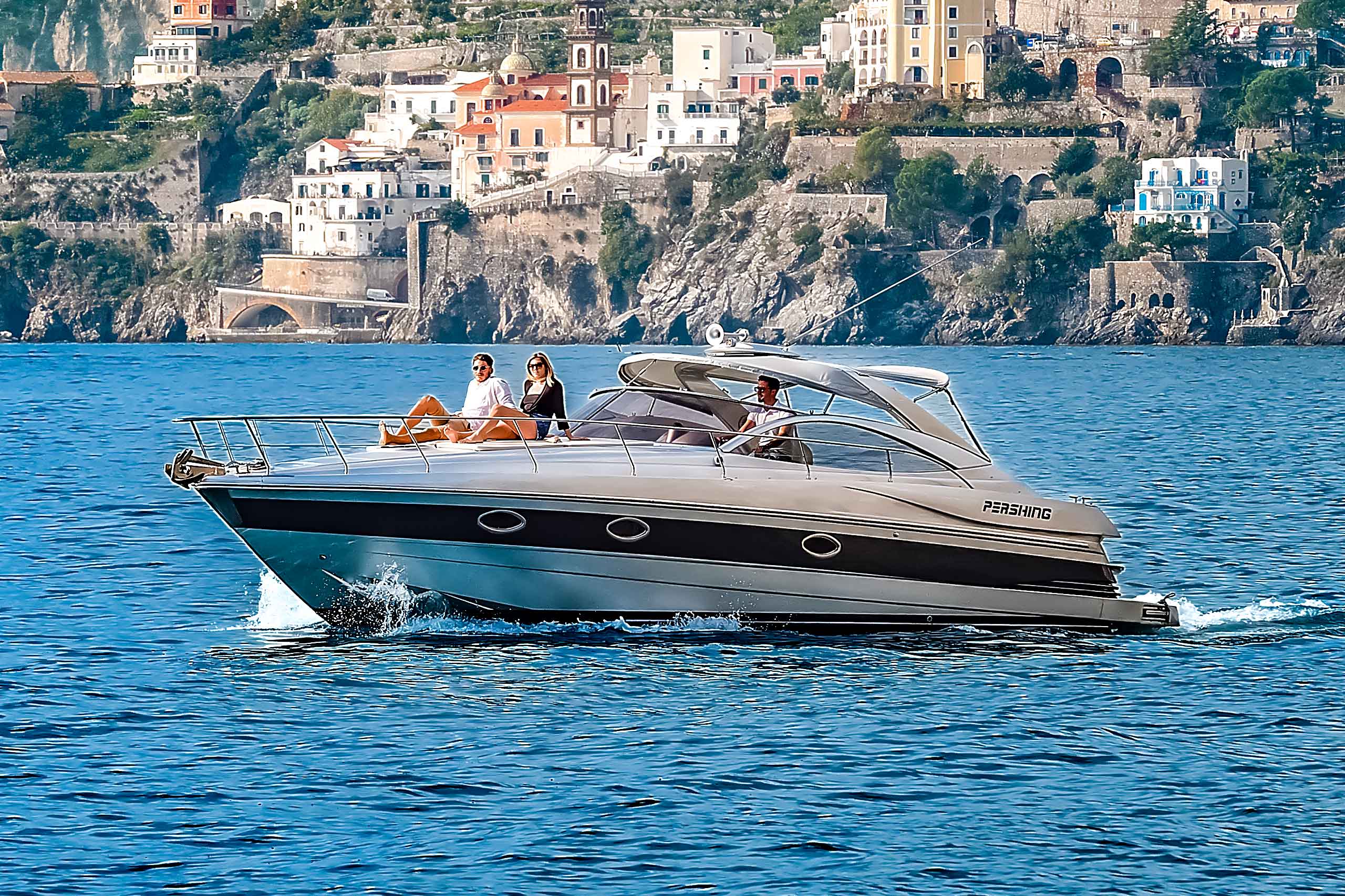 Noleggio Yacht Pershing 37 Cabin