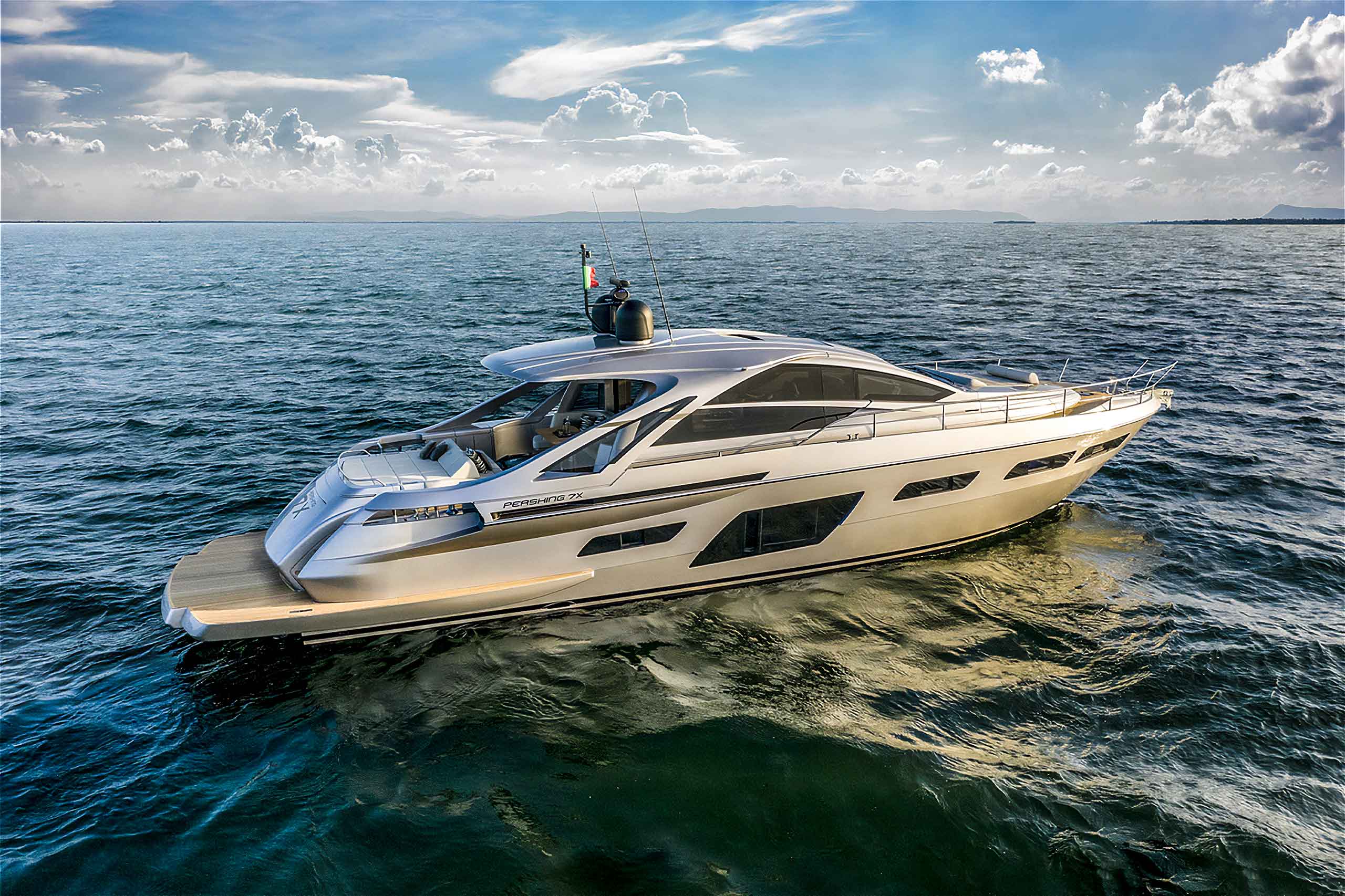 Noleggio Yacht Pershing 7X